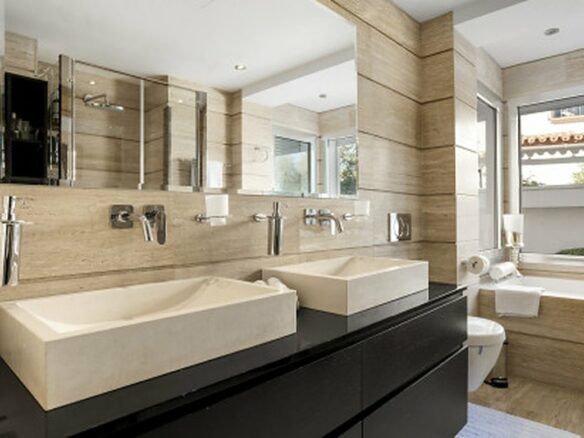 FOR SALE 🏡 Contemporary Villa with Gym, Sauna and Cinema, Walking Distance to Puerto Banús – Nueva Andalucía, Marbella 🇪🇸