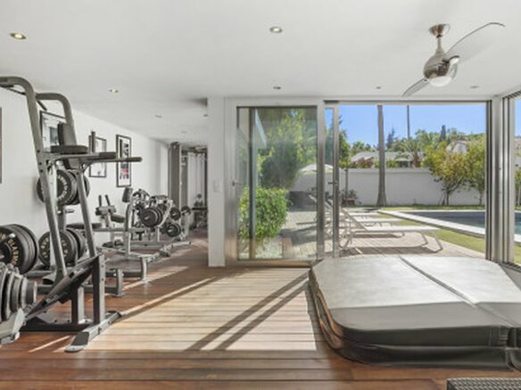 FOR SALE 🏡 Contemporary Villa with Gym, Sauna and Cinema, Walking Distance to Puerto Banús – Nueva Andalucía, Marbella 🇪🇸