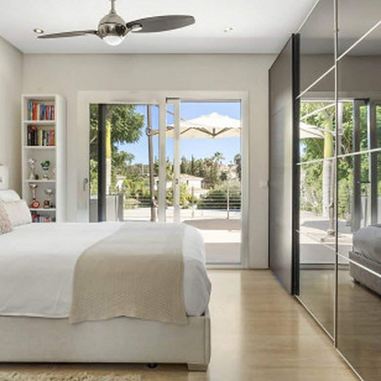 FOR SALE 🏡 Contemporary Villa with Gym, Sauna and Cinema, Walking Distance to Puerto Banús – Nueva Andalucía, Marbella 🇪🇸
