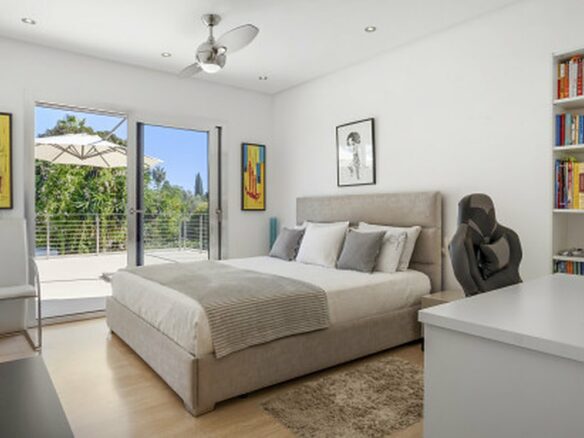 FOR SALE 🏡 Contemporary Villa with Gym, Sauna and Cinema, Walking Distance to Puerto Banús – Nueva Andalucía, Marbella 🇪🇸