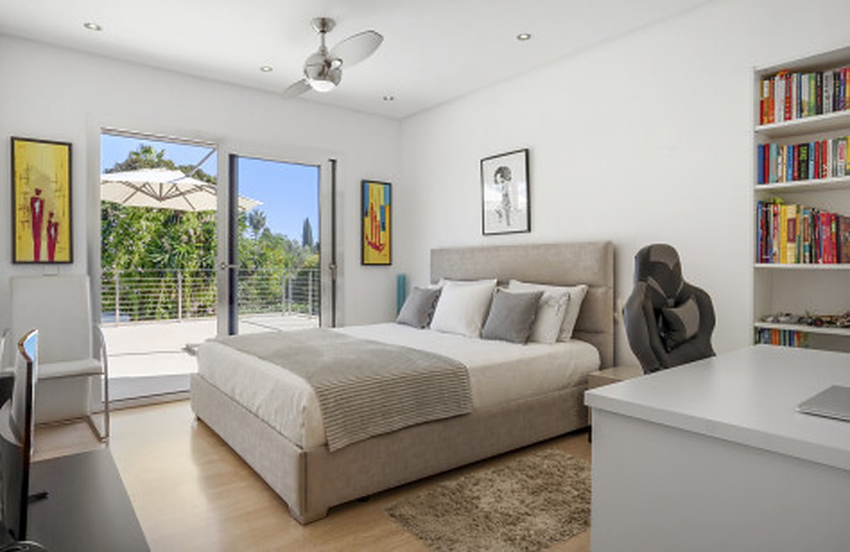 FOR SALE 🏡 Contemporary Villa with Gym, Sauna and Cinema, Walking Distance to Puerto Banús – Nueva Andalucía, Marbella 🇪🇸