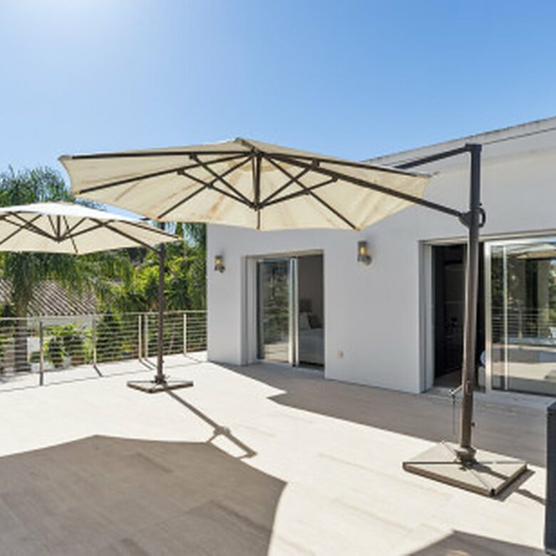 FOR SALE 🏡 Contemporary Villa with Gym, Sauna and Cinema, Walking Distance to Puerto Banús – Nueva Andalucía, Marbella 🇪🇸