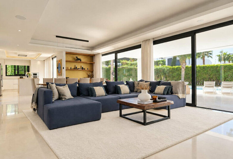 FOR SALE 🏡 Brand-New Six-Bedroom Contemporary Villa with Heated Pool in a Gated Community – Nueva Andalucía, Marbella 🇪🇸