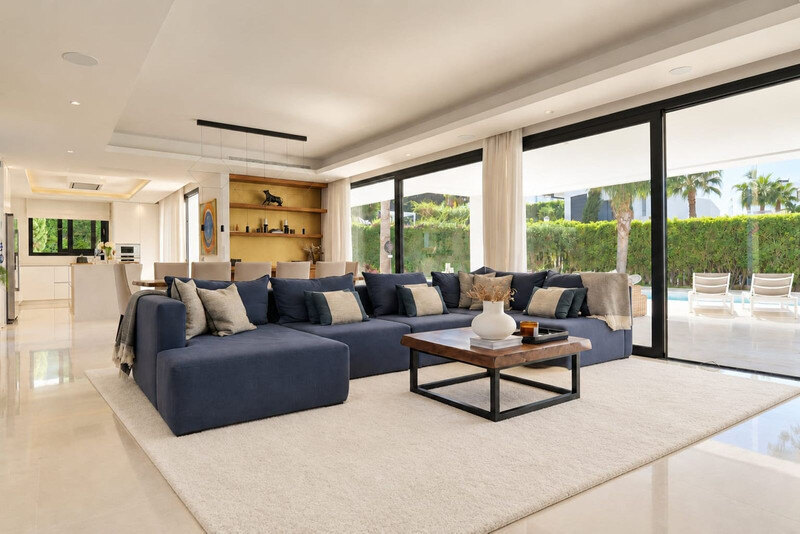 FOR SALE 🏡 Brand-New Six-Bedroom Contemporary Villa with Heated Pool in a Gated Community – Nueva Andalucía, Marbella 🇪🇸