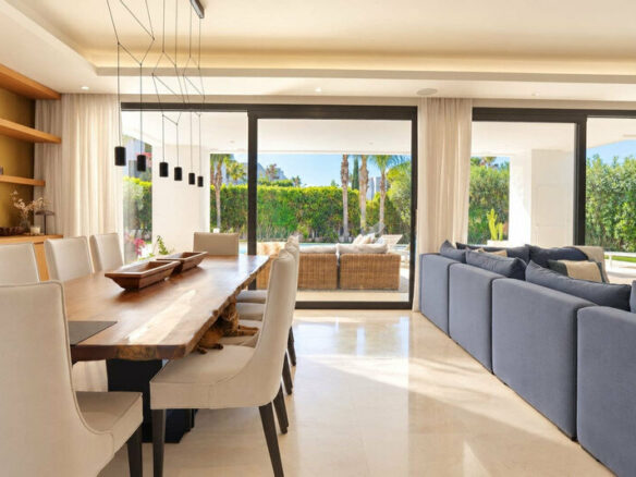 FOR SALE 🏡 Brand-New Six-Bedroom Contemporary Villa with Heated Pool in a Gated Community – Nueva Andalucía, Marbella 🇪🇸