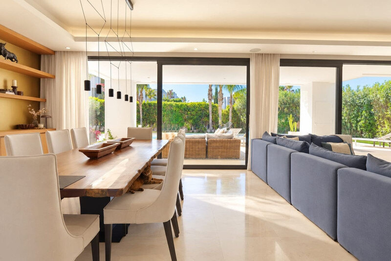 FOR SALE 🏡 Brand-New Six-Bedroom Contemporary Villa with Heated Pool in a Gated Community – Nueva Andalucía, Marbella 🇪🇸