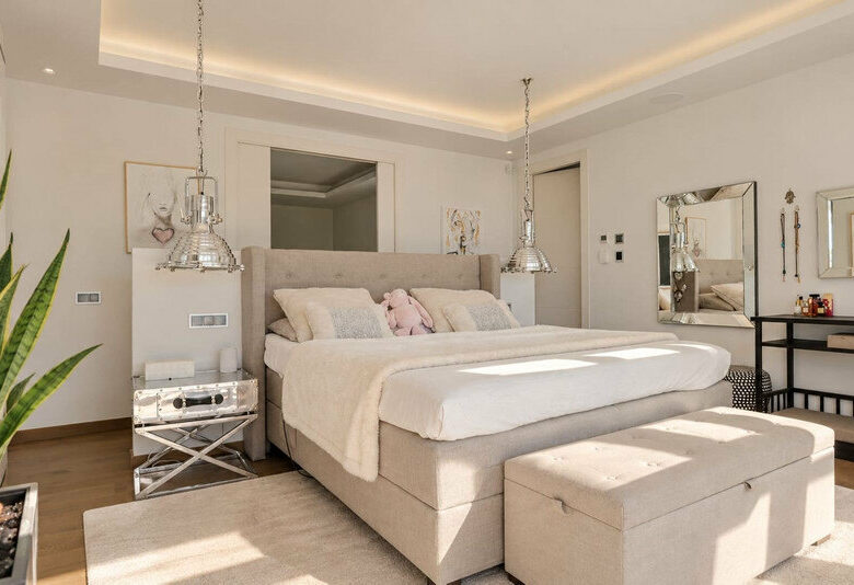 FOR SALE 🏡 Brand-New Six-Bedroom Contemporary Villa with Heated Pool in a Gated Community – Nueva Andalucía, Marbella 🇪🇸