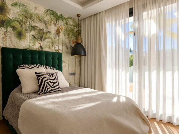 FOR SALE 🏡 Brand-New Six-Bedroom Contemporary Villa with Heated Pool in a Gated Community – Nueva Andalucía, Marbella 🇪🇸