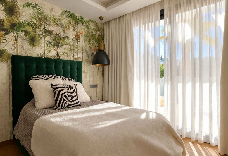 FOR SALE 🏡 Brand-New Six-Bedroom Contemporary Villa with Heated Pool in a Gated Community – Nueva Andalucía, Marbella 🇪🇸