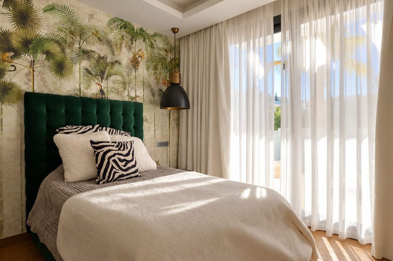 FOR SALE 🏡 Brand-New Six-Bedroom Contemporary Villa with Heated Pool in a Gated Community – Nueva Andalucía, Marbella 🇪🇸