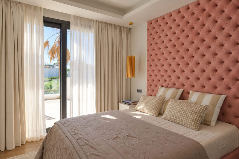 FOR SALE 🏡 Brand-New Six-Bedroom Contemporary Villa with Heated Pool in a Gated Community – Nueva Andalucía, Marbella 🇪🇸