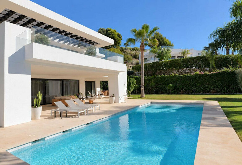 FOR SALE 🏡 Brand-New Six-Bedroom Contemporary Villa with Heated Pool in a Gated Community – Nueva Andalucía, Marbella 🇪🇸