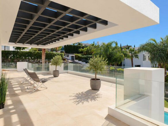 FOR SALE 🏡 Brand-New Six-Bedroom Contemporary Villa with Heated Pool in a Gated Community – Nueva Andalucía, Marbella 🇪🇸