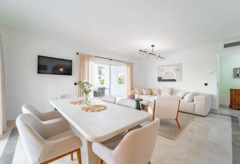 FOR SALE 🏡 Three-Bedroom Corner Apartment with Tourist Licence, Five Minutes from the Beach – New Golden Mile, Estepona 🇪🇸