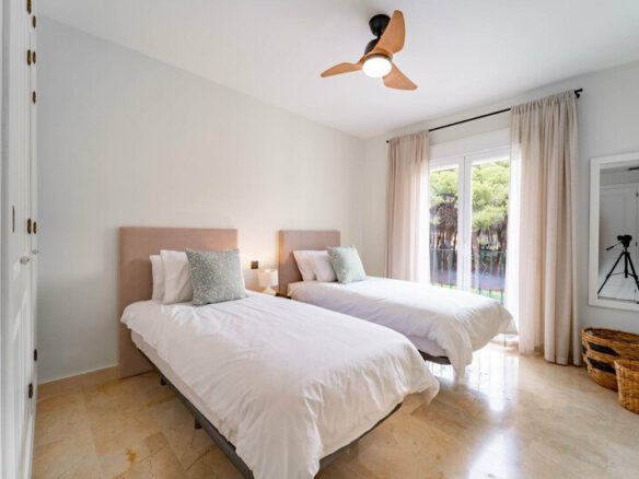 FOR SALE 🏡 Three-Bedroom Corner Apartment with Tourist Licence, Five Minutes from the Beach – New Golden Mile, Estepona 🇪🇸