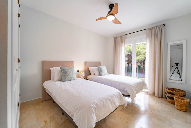 FOR SALE 🏡 Three-Bedroom Corner Apartment with Tourist Licence, Five Minutes from the Beach – New Golden Mile, Estepona 🇪🇸