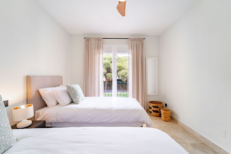FOR SALE 🏡 Three-Bedroom Corner Apartment with Tourist Licence, Five Minutes from the Beach – New Golden Mile, Estepona 🇪🇸