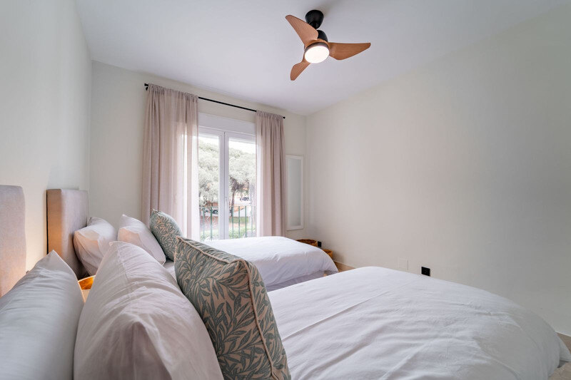 FOR SALE 🏡 Three-Bedroom Corner Apartment with Tourist Licence, Five Minutes from the Beach – New Golden Mile, Estepona 🇪🇸