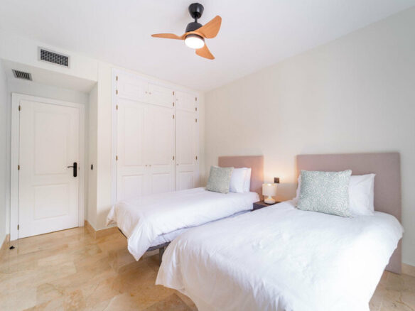 FOR SALE 🏡 Three-Bedroom Corner Apartment with Tourist Licence, Five Minutes from the Beach – New Golden Mile, Estepona 🇪🇸