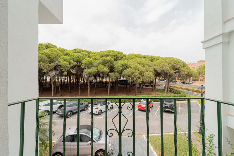 FOR SALE 🏡 Three-Bedroom Corner Apartment with Tourist Licence, Five Minutes from the Beach – New Golden Mile, Estepona 🇪🇸