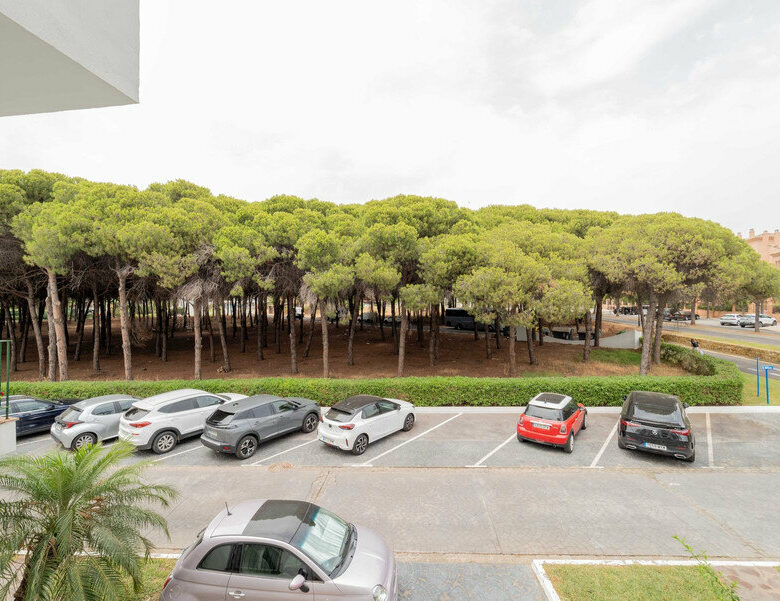 FOR SALE 🏡 Three-Bedroom Corner Apartment with Tourist Licence, Five Minutes from the Beach – New Golden Mile, Estepona 🇪🇸