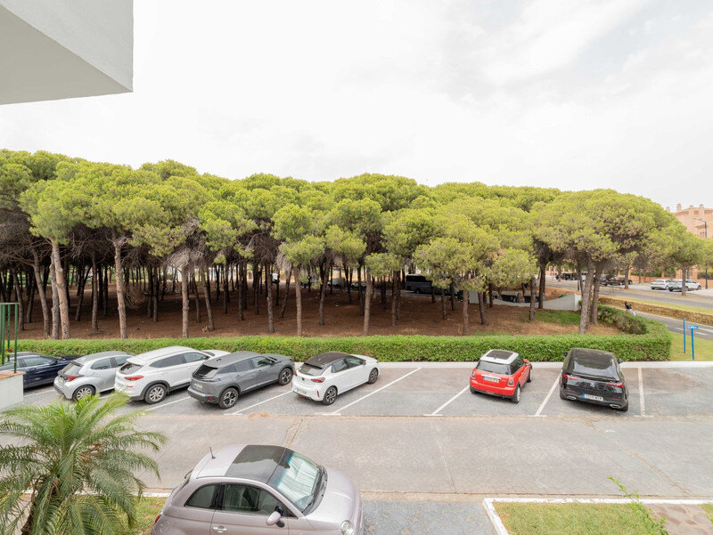 FOR SALE 🏡 Three-Bedroom Corner Apartment with Tourist Licence, Five Minutes from the Beach – New Golden Mile, Estepona 🇪🇸