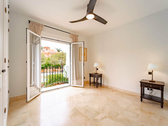 FOR SALE 🏡 Three-Bedroom Corner Apartment with Tourist Licence, Five Minutes from the Beach – New Golden Mile, Estepona 🇪🇸