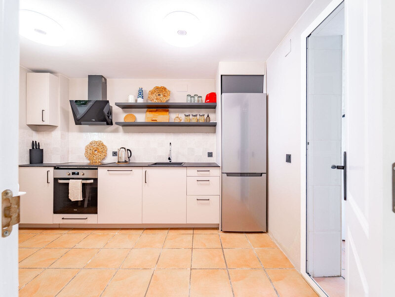 FOR SALE 🏡 Three-Bedroom Corner Apartment with Tourist Licence, Five Minutes from the Beach – New Golden Mile, Estepona 🇪🇸