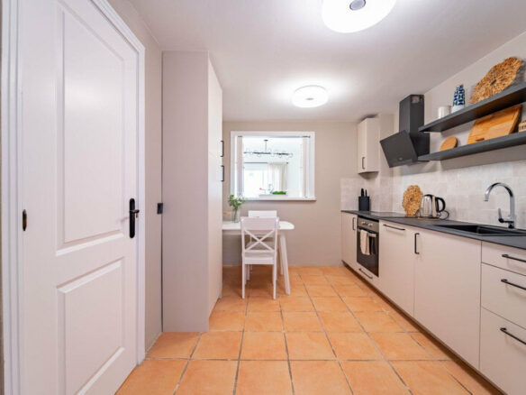 FOR SALE 🏡 Three-Bedroom Corner Apartment with Tourist Licence, Five Minutes from the Beach – New Golden Mile, Estepona 🇪🇸