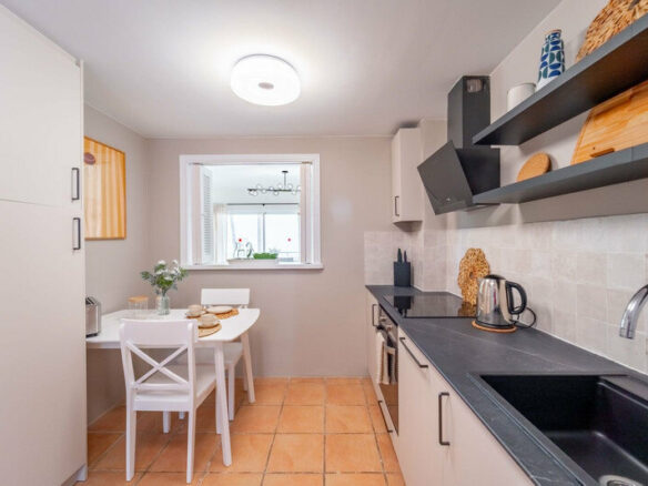 FOR SALE 🏡 Three-Bedroom Corner Apartment with Tourist Licence, Five Minutes from the Beach – New Golden Mile, Estepona 🇪🇸