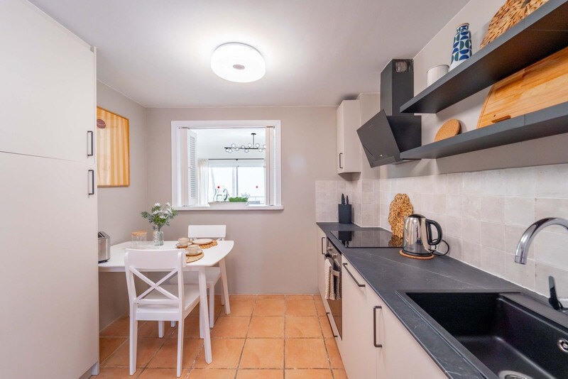 FOR SALE 🏡 Three-Bedroom Corner Apartment with Tourist Licence, Five Minutes from the Beach – New Golden Mile, Estepona 🇪🇸