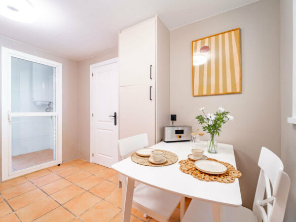 FOR SALE 🏡 Three-Bedroom Corner Apartment with Tourist Licence, Five Minutes from the Beach – New Golden Mile, Estepona 🇪🇸
