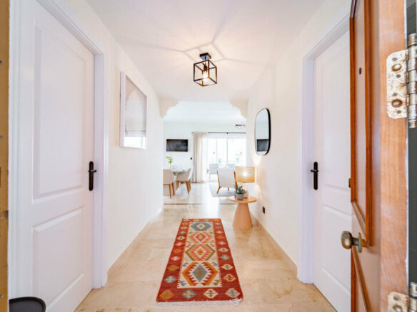 FOR SALE 🏡 Three-Bedroom Corner Apartment with Tourist Licence, Five Minutes from the Beach – New Golden Mile, Estepona 🇪🇸