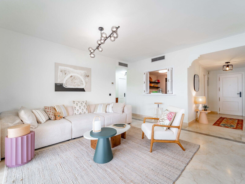 FOR SALE 🏡 Three-Bedroom Corner Apartment with Tourist Licence, Five Minutes from the Beach – New Golden Mile, Estepona 🇪🇸
