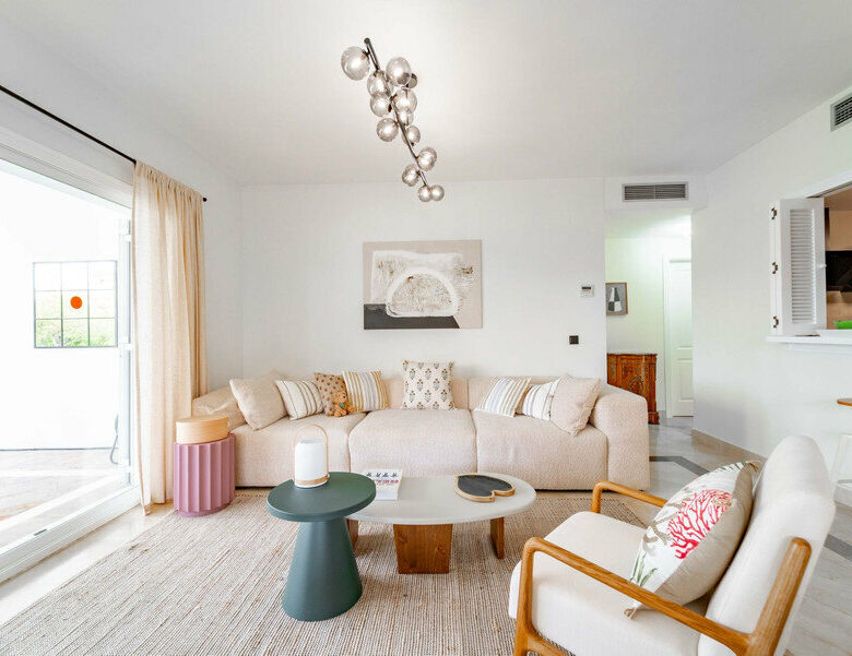 FOR SALE 🏡 Three-Bedroom Corner Apartment with Tourist Licence, Five Minutes from the Beach – New Golden Mile, Estepona 🇪🇸