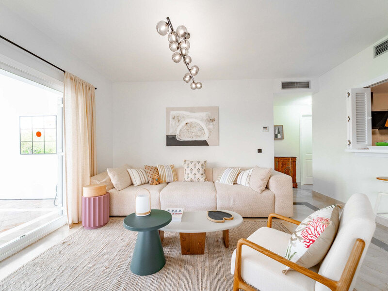 FOR SALE 🏡 Three-Bedroom Corner Apartment with Tourist Licence, Five Minutes from the Beach – New Golden Mile, Estepona 🇪🇸