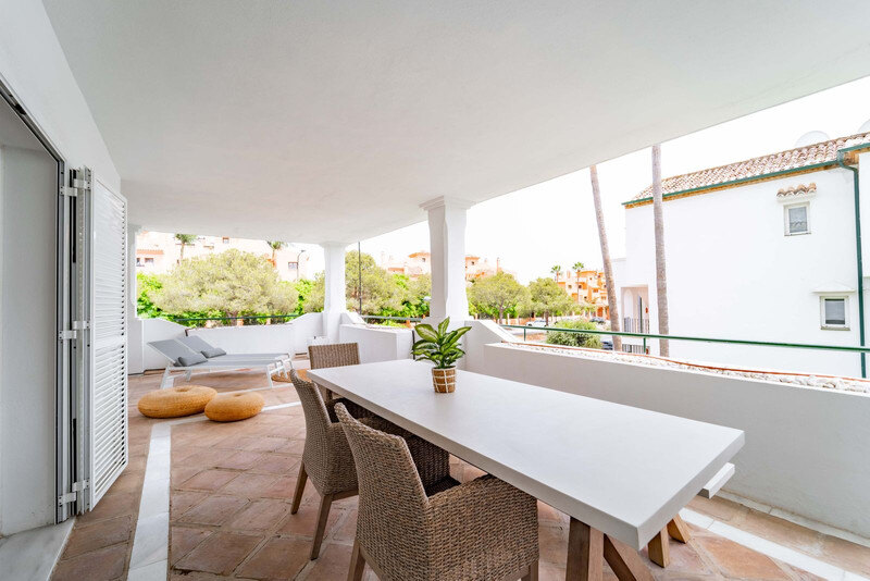 FOR SALE 🏡 Three-Bedroom Corner Apartment with Tourist Licence, Five Minutes from the Beach – New Golden Mile, Estepona 🇪🇸