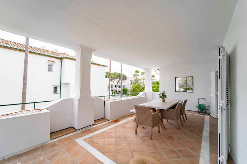FOR SALE 🏡 Three-Bedroom Corner Apartment with Tourist Licence, Five Minutes from the Beach – New Golden Mile, Estepona 🇪🇸