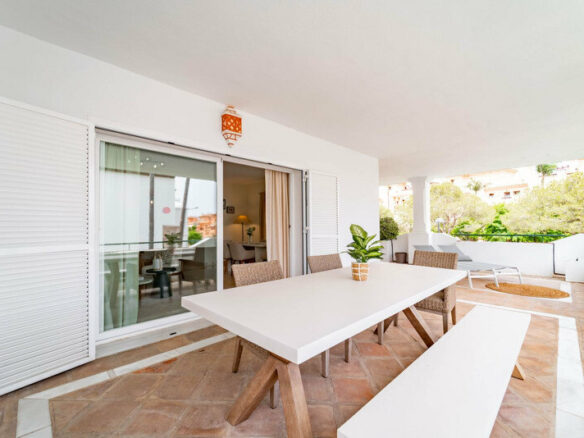 FOR SALE 🏡 Three-Bedroom Corner Apartment with Tourist Licence, Five Minutes from the Beach – New Golden Mile, Estepona 🇪🇸