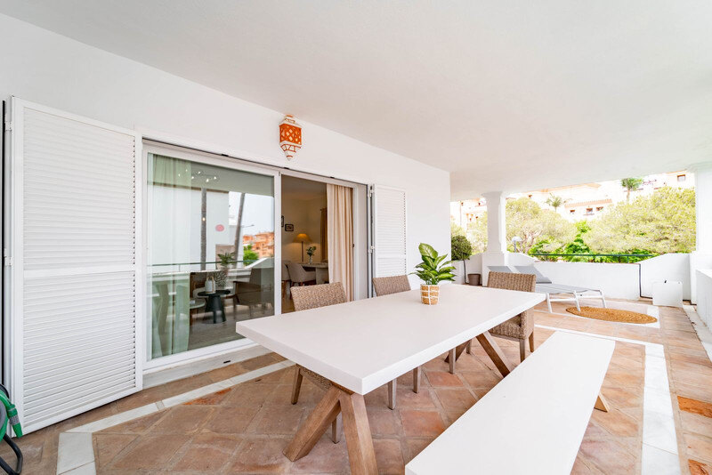 FOR SALE 🏡 Three-Bedroom Corner Apartment with Tourist Licence, Five Minutes from the Beach – New Golden Mile, Estepona 🇪🇸