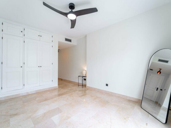 FOR SALE 🏡 Three-Bedroom Corner Apartment with Tourist Licence, Five Minutes from the Beach – New Golden Mile, Estepona 🇪🇸