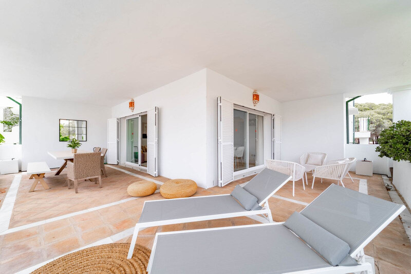 FOR SALE 🏡 Three-Bedroom Corner Apartment with Tourist Licence, Five Minutes from the Beach – New Golden Mile, Estepona 🇪🇸