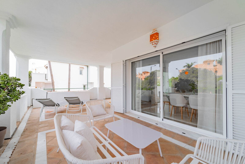 FOR SALE 🏡 Three-Bedroom Corner Apartment with Tourist Licence, Five Minutes from the Beach – New Golden Mile, Estepona 🇪🇸