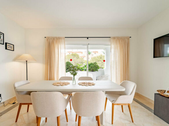 FOR SALE 🏡 Three-Bedroom Corner Apartment with Tourist Licence, Five Minutes from the Beach – New Golden Mile, Estepona 🇪🇸