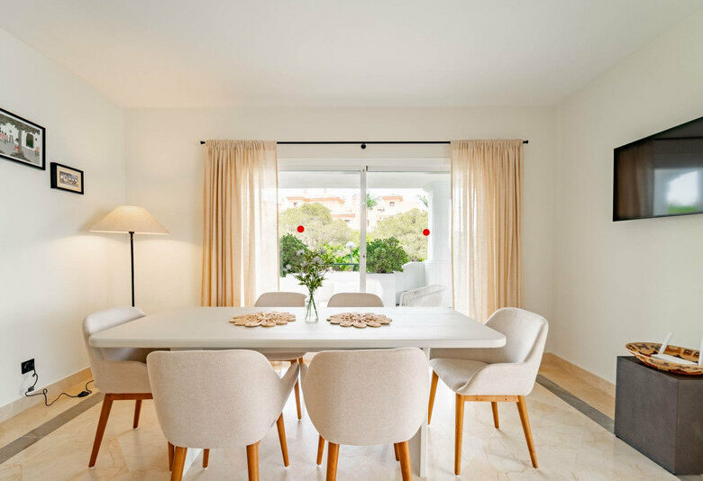 FOR SALE 🏡 Three-Bedroom Corner Apartment with Tourist Licence, Five Minutes from the Beach – New Golden Mile, Estepona 🇪🇸