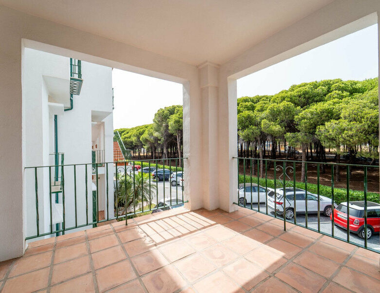 FOR SALE 🏡 Three-Bedroom Corner Apartment with Tourist Licence, Five Minutes from the Beach – New Golden Mile, Estepona 🇪🇸