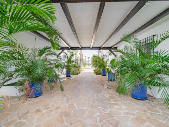 FOR SALE 🏡 Three-Bedroom Corner Apartment with Tourist Licence, Five Minutes from the Beach – New Golden Mile, Estepona 🇪🇸