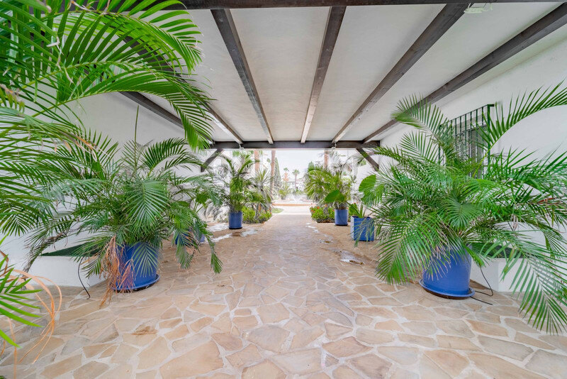 FOR SALE 🏡 Three-Bedroom Corner Apartment with Tourist Licence, Five Minutes from the Beach – New Golden Mile, Estepona 🇪🇸