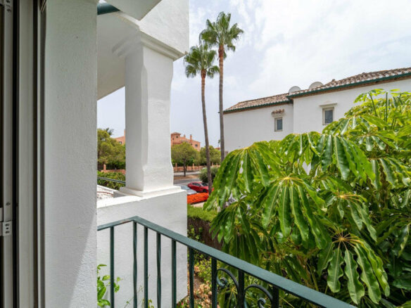 FOR SALE 🏡 Three-Bedroom Corner Apartment with Tourist Licence, Five Minutes from the Beach – New Golden Mile, Estepona 🇪🇸