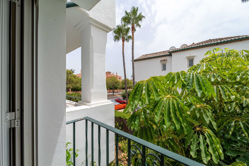 FOR SALE 🏡 Three-Bedroom Corner Apartment with Tourist Licence, Five Minutes from the Beach – New Golden Mile, Estepona 🇪🇸